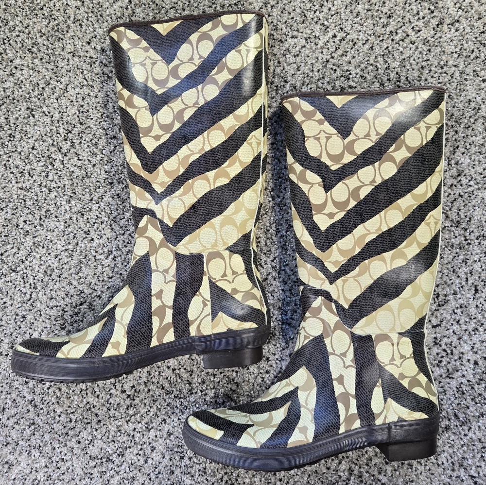 COACH Pammie Zebra Signature Rain Boots Size 7 Womens GUC Rubber Waterproof